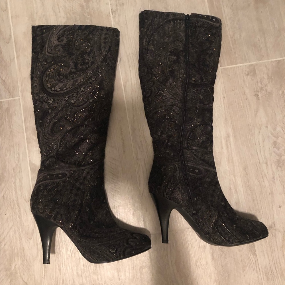 Knee boots